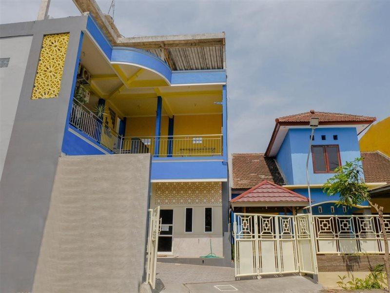 Oyo 1979 Alif Family Residence Маланг Экстерьер фото